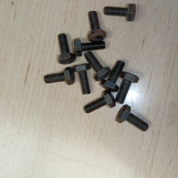 00005085 TORNILLO