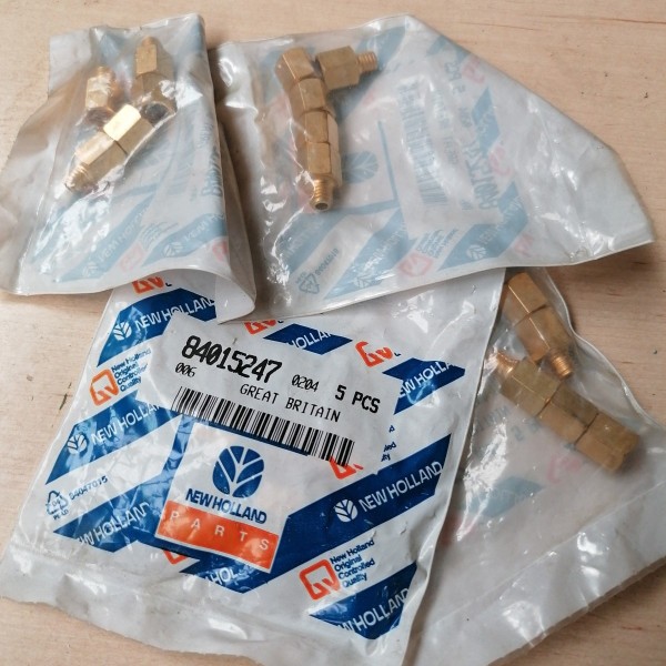 84015247 RACORD ENGRASE D1010
